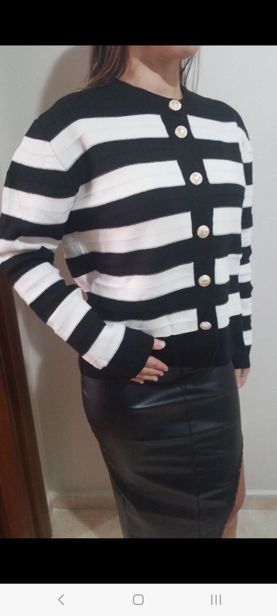 METAL DÜĞMELİ ÇİZGİLİ AKRİLİK HIRKA - Görsel 4