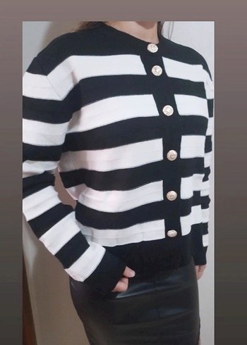 METAL DÜĞMELİ ÇİZGİLİ AKRİLİK HIRKA - Görsel 6