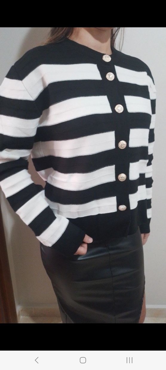 METAL DÜĞMELİ ÇİZGİLİ AKRİLİK HIRKA - Görsel 3