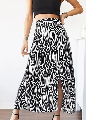 YIRTMAÇ DETAY ZEBRA DESEN UZUN ETEK