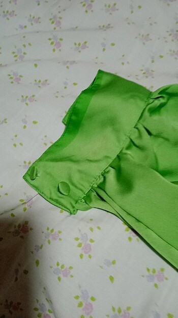 Yeşil saten gömlek - Görsel 5