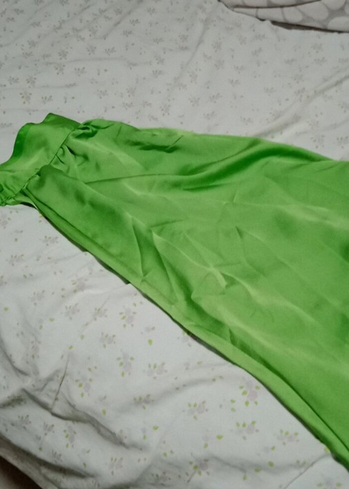 Yeşil saten gömlek - Görsel 4