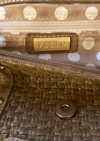 Orijinal Vakko Deri Süet ve Hasır Detaylı Monogram Çanta - Görsel 4