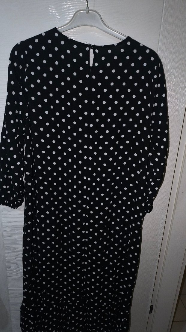 Puantiye Desenli Siyah Midi Elbise - Görsel 3