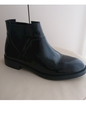 Siyah Minimalist Kadın Botlar - Görsel 2