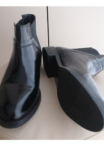 Siyah Minimalist Kadın Botlar - Görsel 4