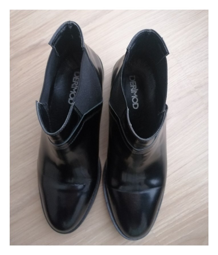 Siyah Minimalist Kadın Botlar - Görsel 5