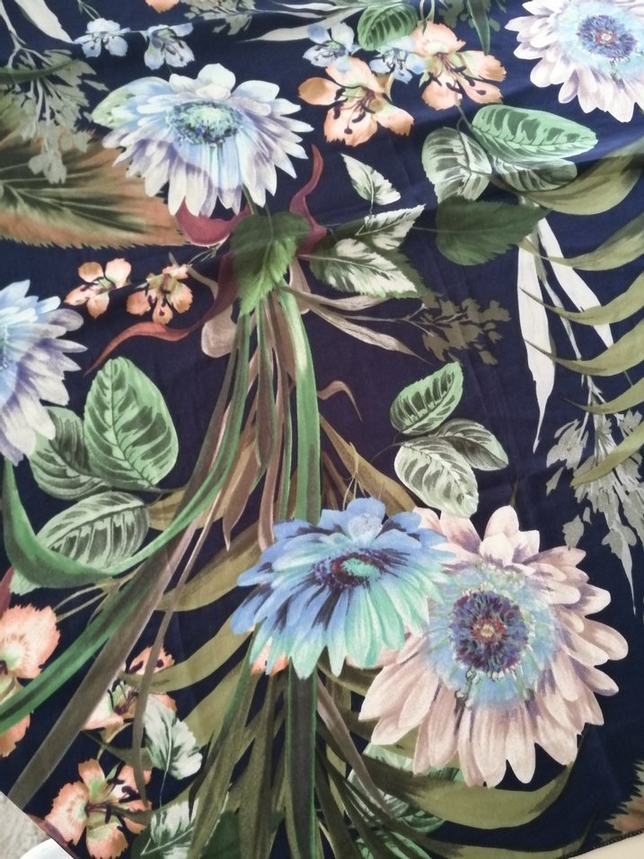 Çiçek Desenli Çok Renkli İpek Şal - Görsel 3