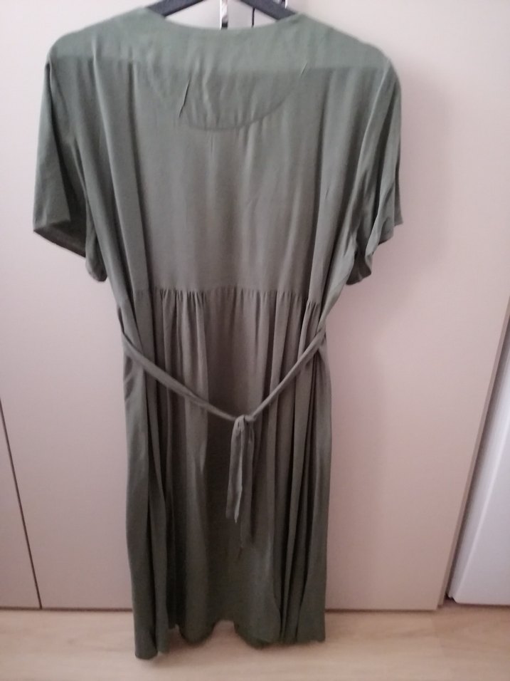 Düğmeli V Yaka Uzun Elbise - Görsel 2