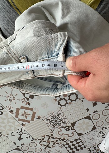 38 Beden beyaz Renk Gri Renkli Yırtık Detaylı Bol Kesim Kot Pantolon