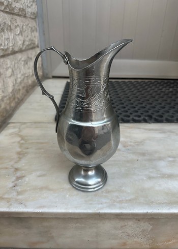 Beden Parlak Gri Metal Sürahi