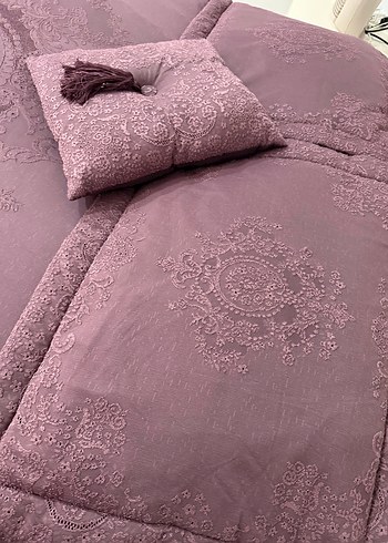 Karaca Mor Nakışlı Yatak Örtüsü - Görsel 4