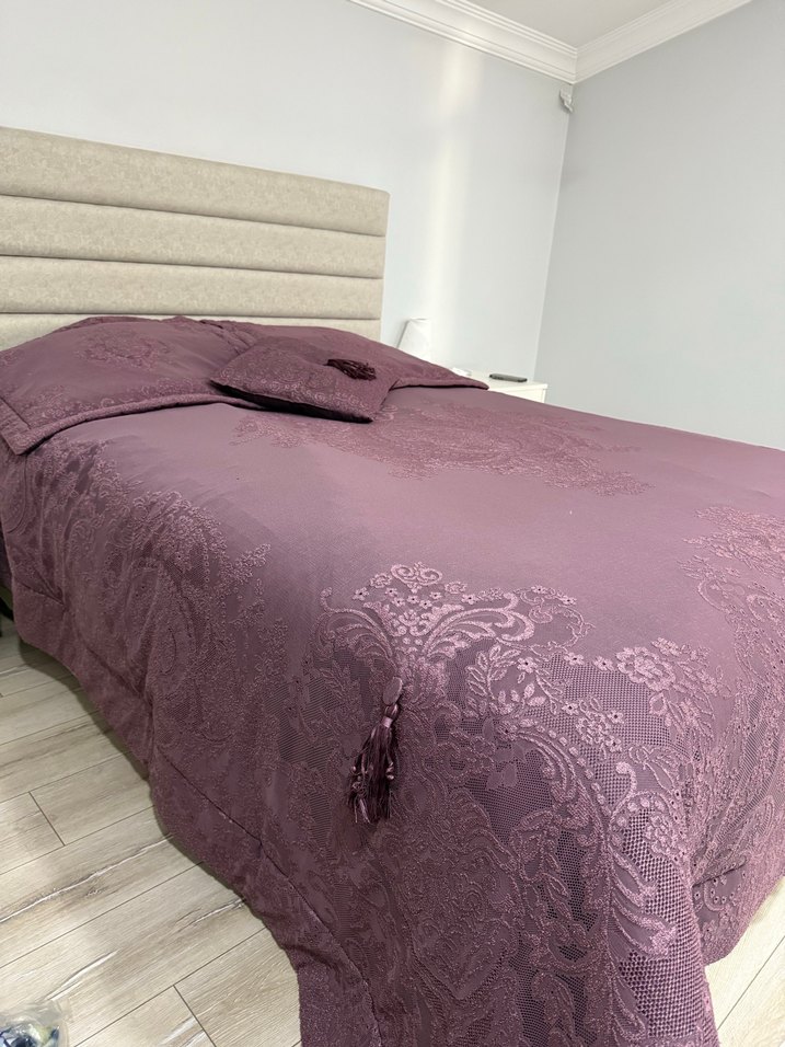 Karaca Mor Nakışlı Yatak Örtüsü - Görsel 2