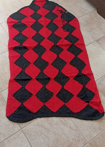 Diğer Kırmızı Siyah Ekose Desenli El Örgüsü Seccade