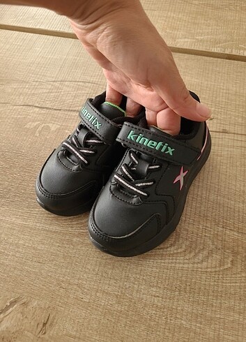Kinetix spor ayakkabi.