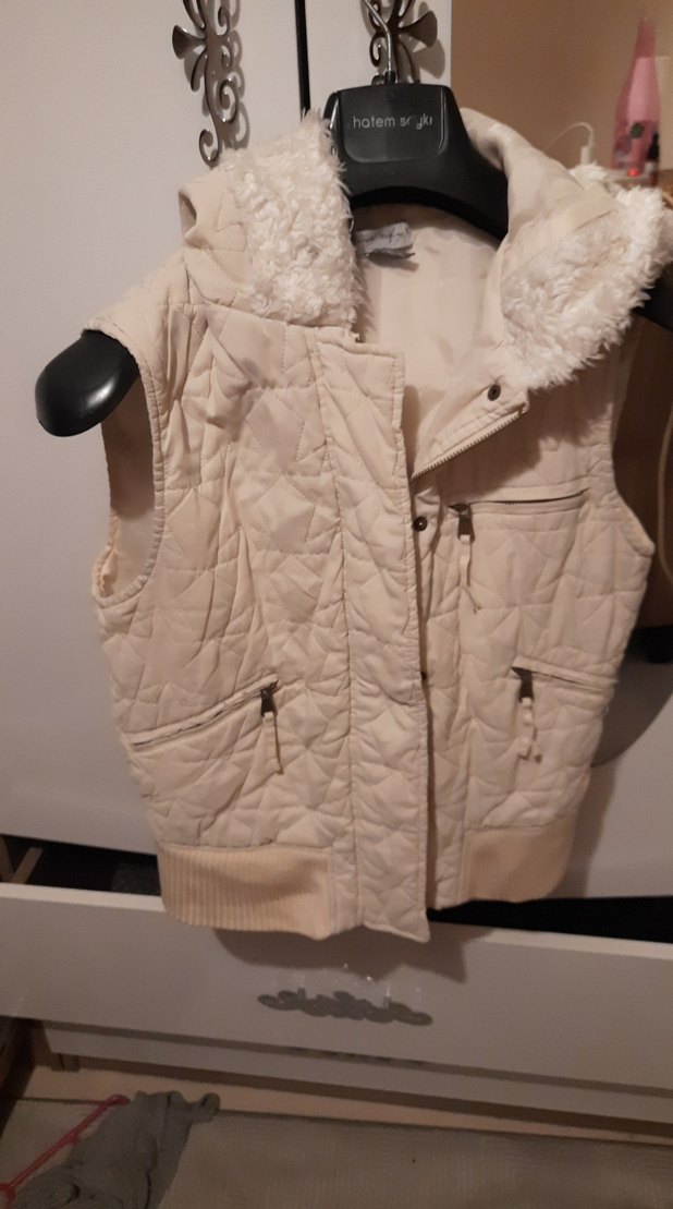 Beyaz Kürklü Kadın Yelek - Görsel 2