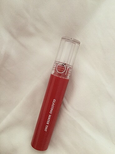 Beden kırmızı Renk Romand tint 02 Red Drop