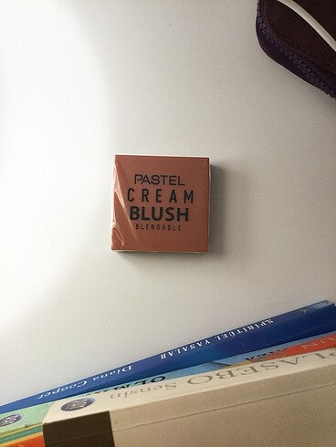 Pastel cream blush