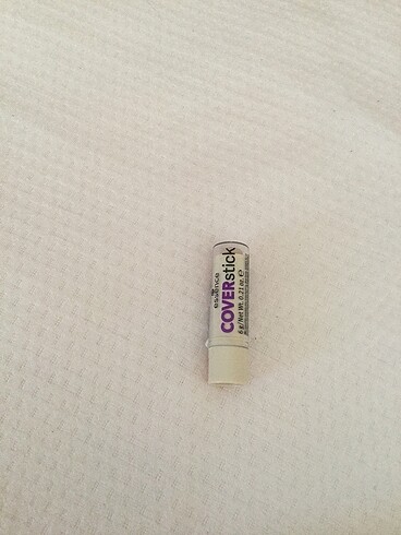 Essence cover stick