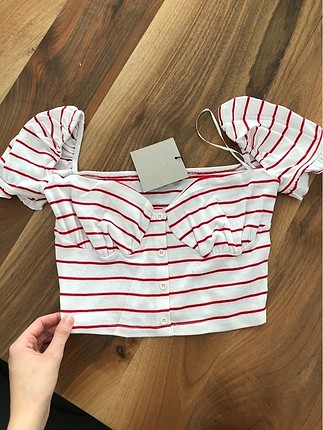 Kırmızı çizgili mini üst