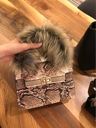 Peluşlu kürklü yılan derili çanta