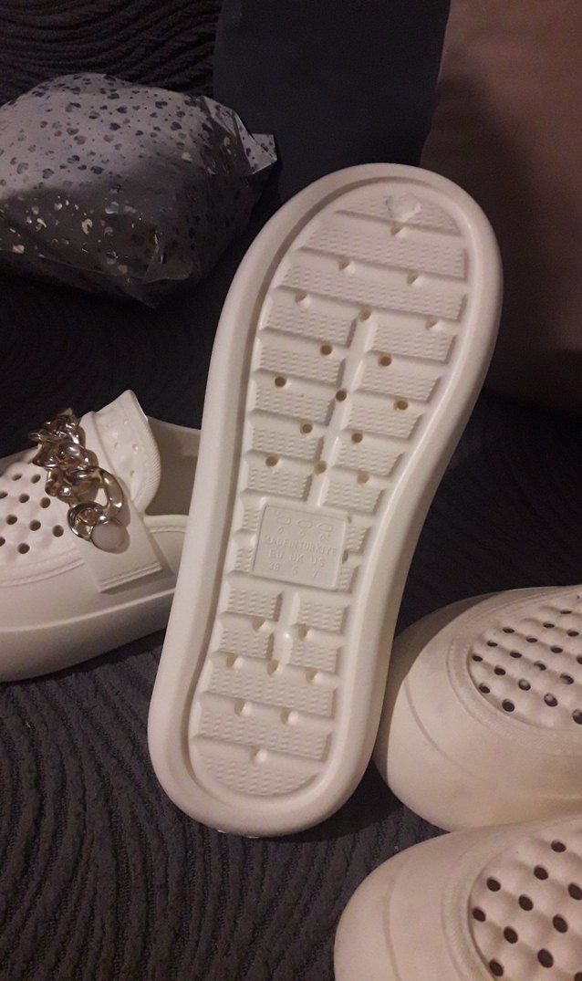 Beyaz Zincir Detaylı Kadın Terlik - Görsel 3