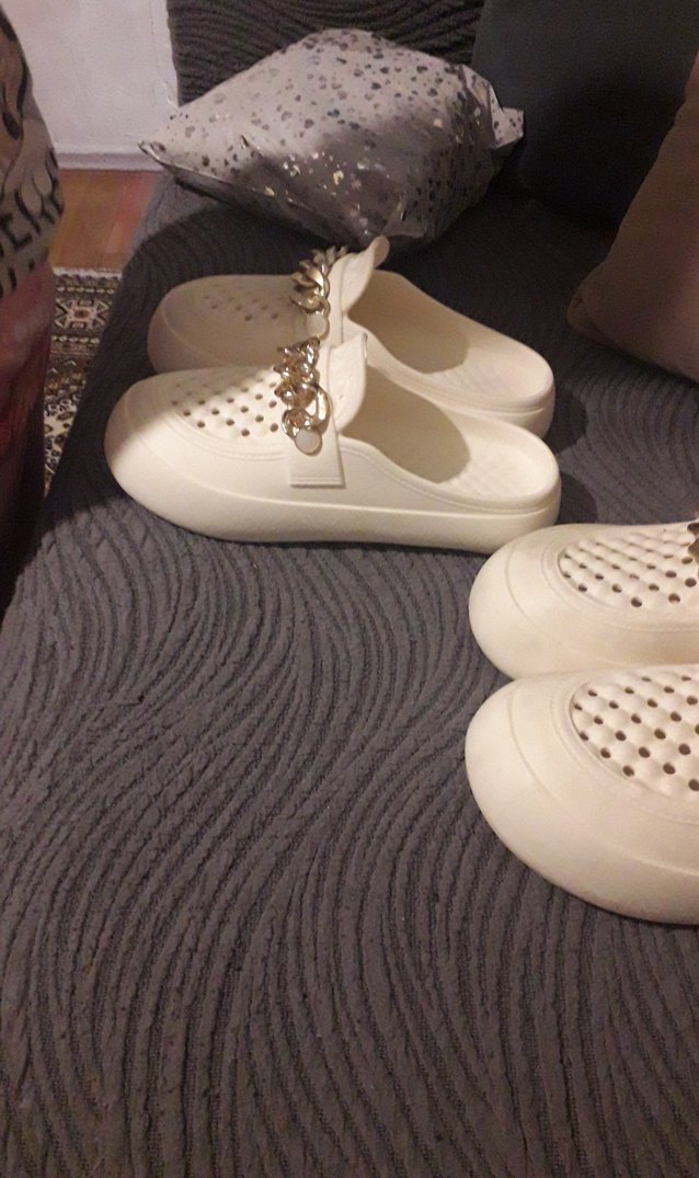 Beyaz Zincir Detaylı Kadın Terlik - Görsel 2