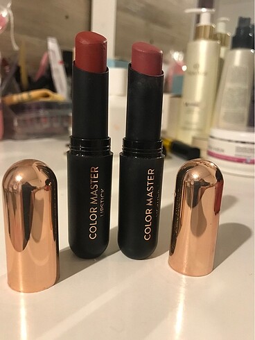 Flormar kırmızı ve nude ruj