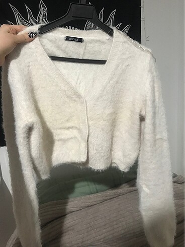Addax Beyaz kürklü crop hırka