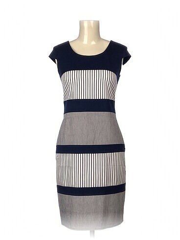 PreLoved Kısa Elbise %70 İndirimli.