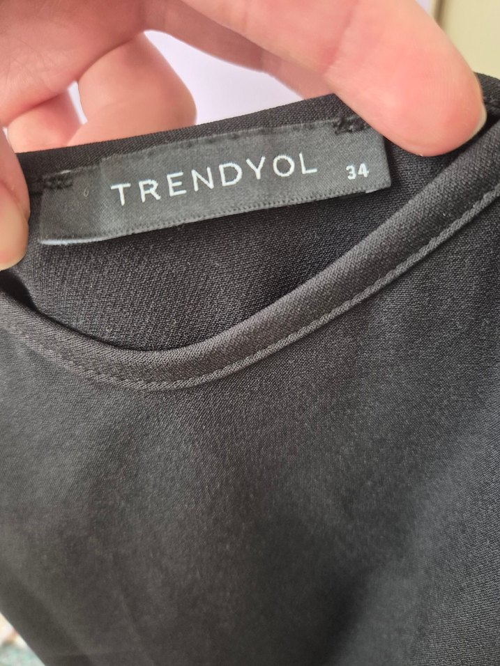 Siyah V Yaka Kısa Elbise - Görsel 3