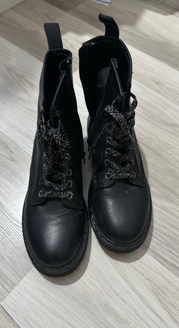 Siyah Deri Bağcıklı Yıldızlı Topuklu Bot - Görsel 5