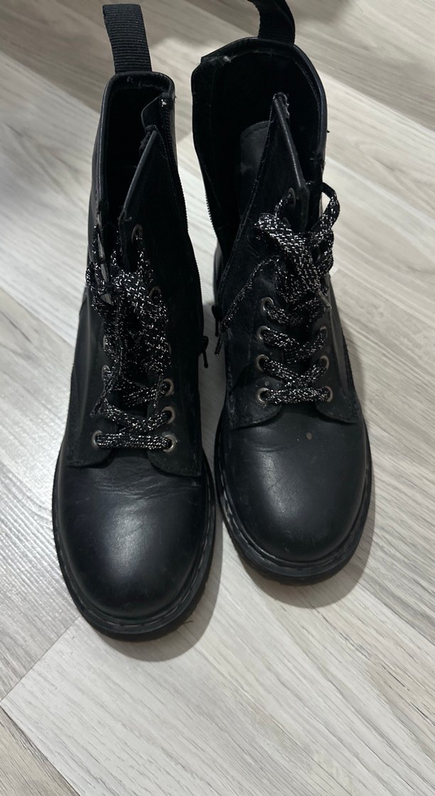 Siyah Deri Bağcıklı Yıldızlı Topuklu Bot - Görsel 4