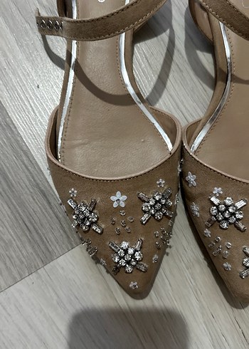 Bej Süet İşlemeli Tokalı  Kadın Ayakkabı - Görsel 2