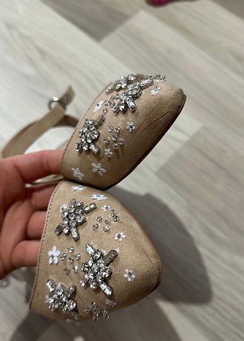 Bej Süet İşlemeli Tokalı  Kadın Ayakkabı - Görsel 4