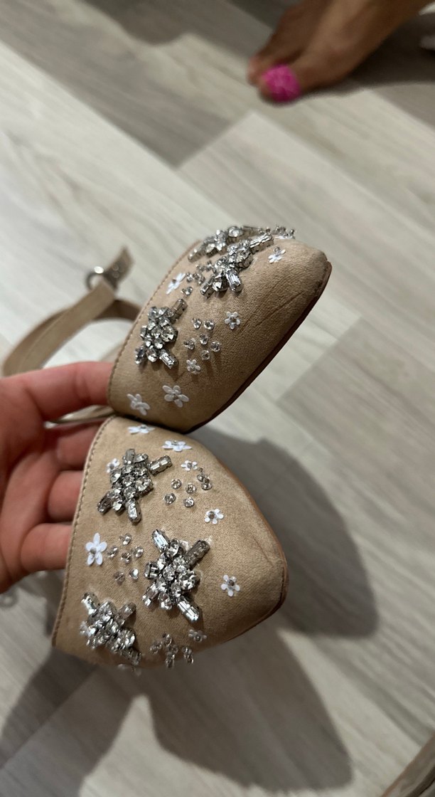 Bej Süet İşlemeli Tokalı  Kadın Ayakkabı - Görsel 4