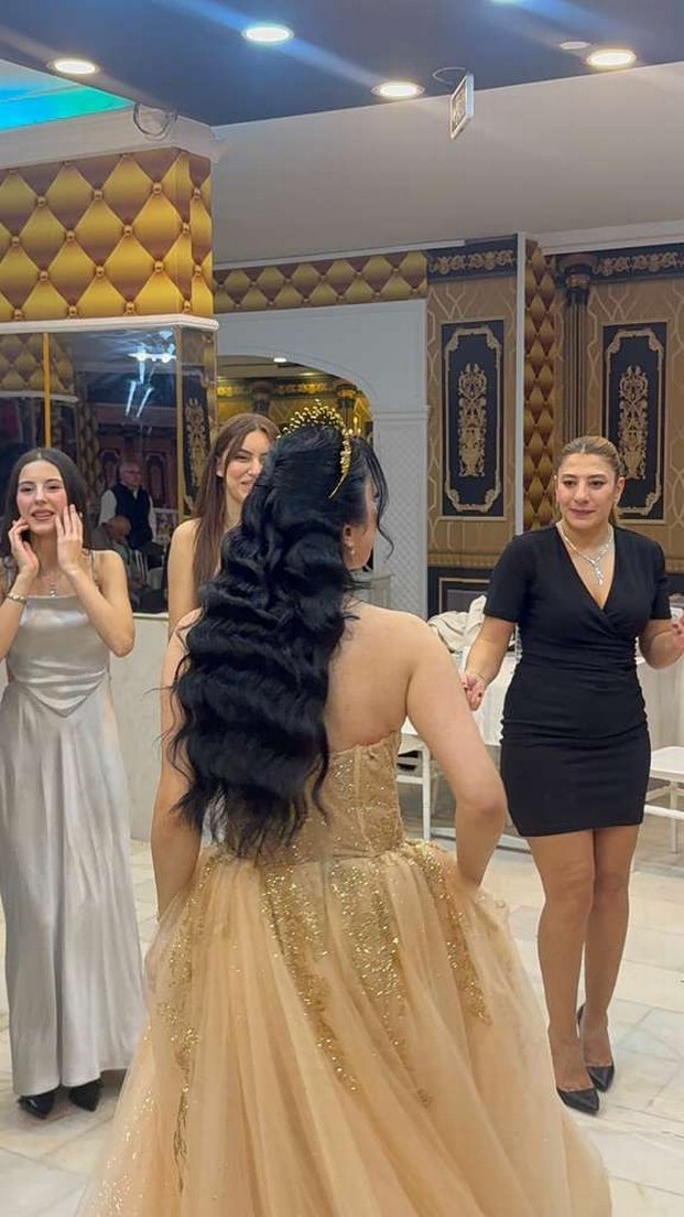 Altın Renkli Straplez Uzun Abiye Elbise kına elbisei Taç hediye - Görsel 3