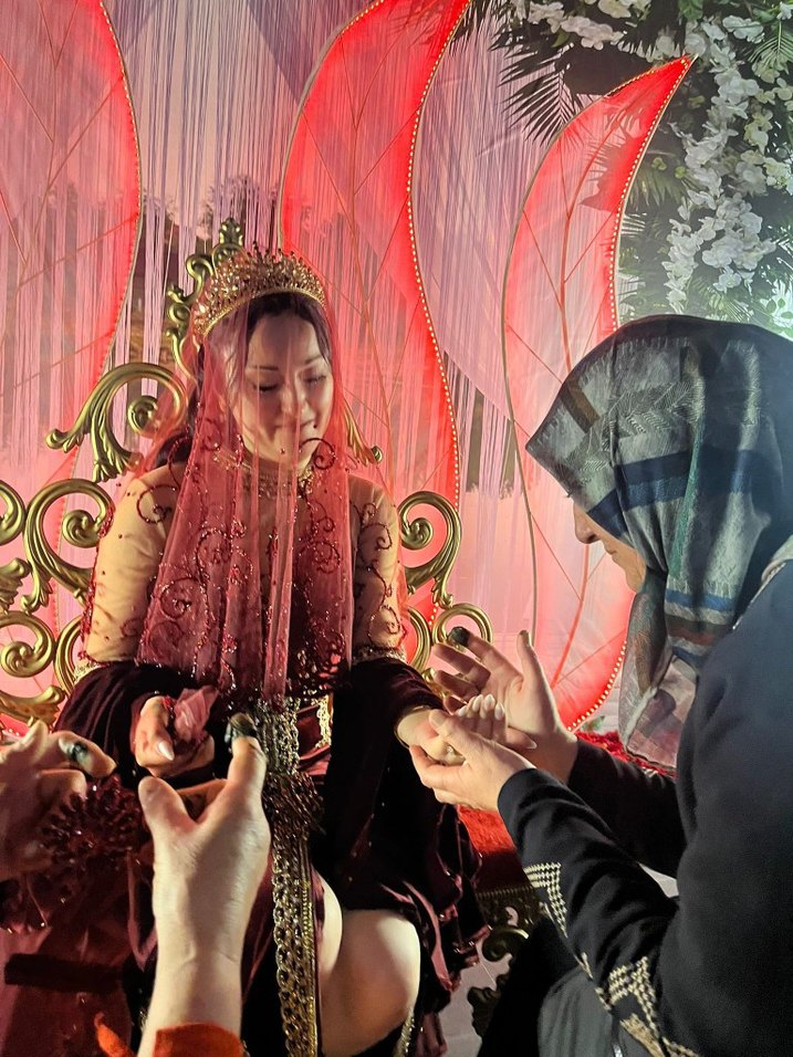 Bordo Nakışlı taş işlemeli duvak - Görsel 3