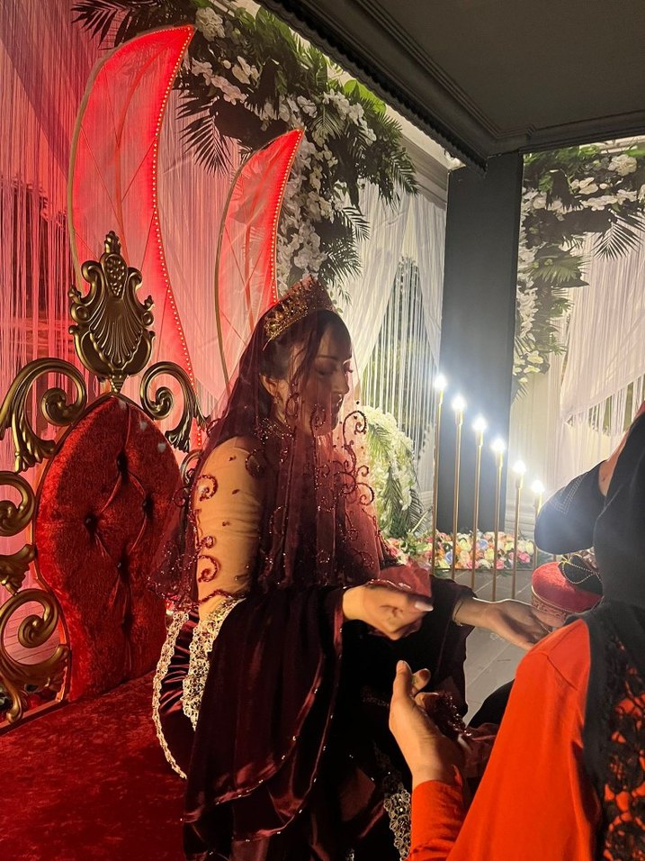 Bordo Nakışlı taş işlemeli duvak - Görsel 4