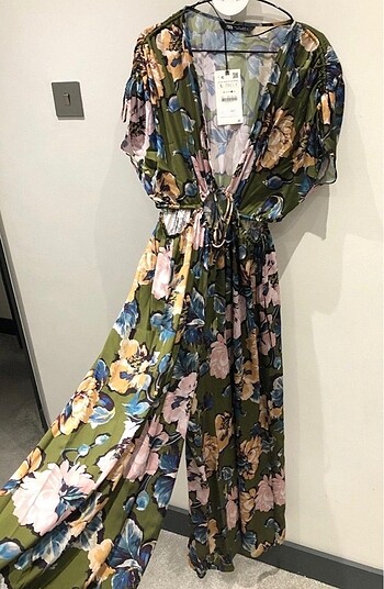 Zara çiçek desenli tulum
