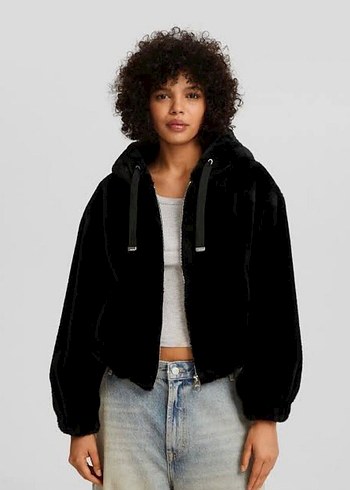 Bershka Siyah Pelus Kapusonlu Kisa Ceket