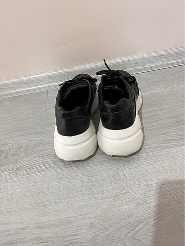 Neslihan Canpolat Neslihan Canpolat deri sneakers
