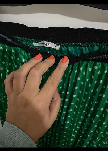 Zara Parlak Yeşil Pilili Uzun Etek