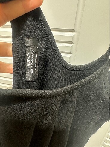 Bershka tek omuzlu crop