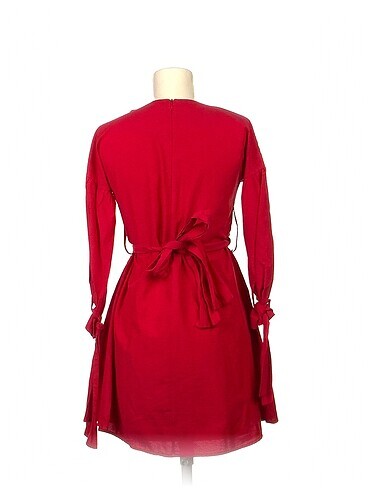 36 Beden PreLoved Kısa Elbise %70 İndirimli.