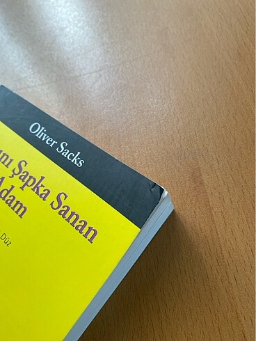 Beden Renk Karısını Şapka Sanan Adam