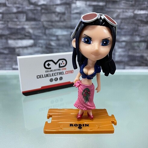 one piece robin figür