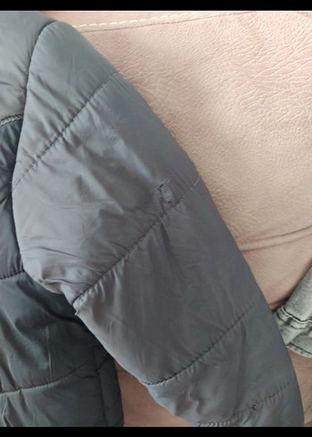 Erkek Çocuk Gri Kapüşonlu Kürklü Mont - Görsel 4