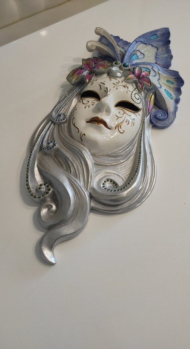 Kelebek ve Çiçek Detaylı Kadın Maskesi duvar süsü - Görsel 4