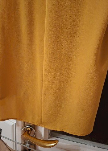 Sarı V Yakalı Kolsuz Salaş Bluz - Görsel 3